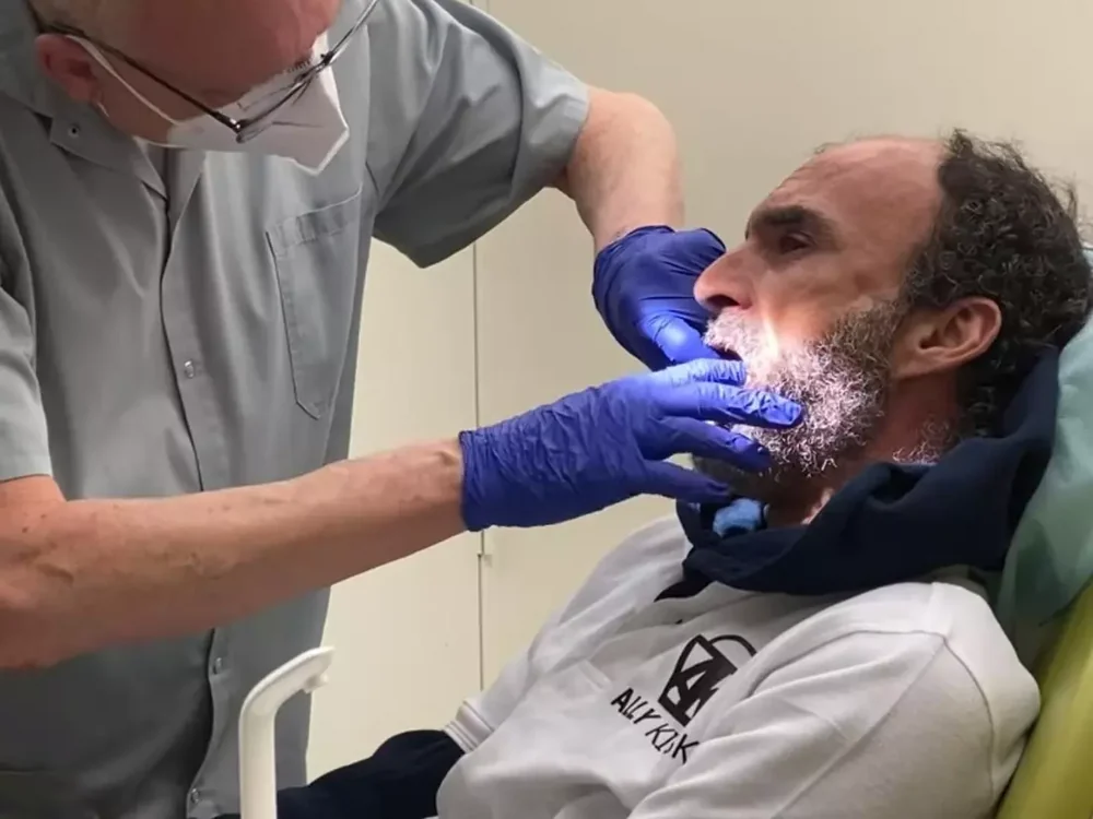 Mo in de behandelstoel bij de tandarts